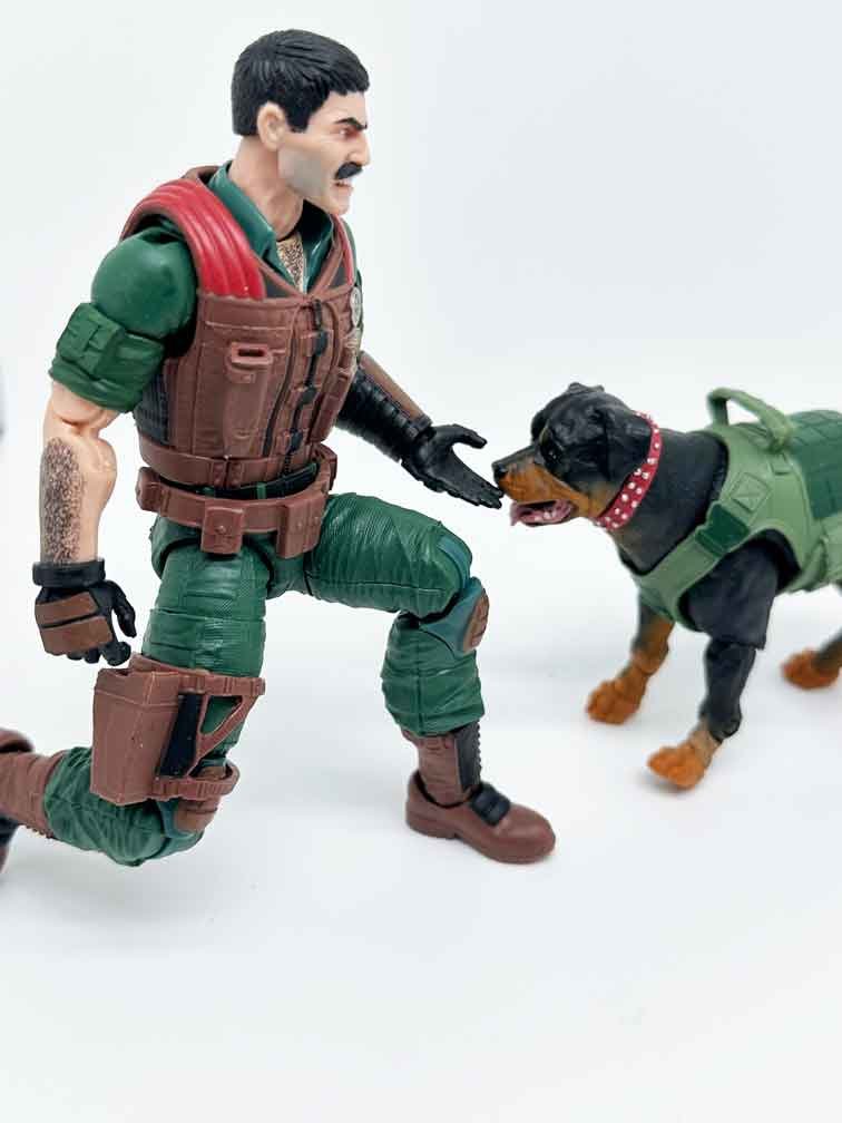 Gi-Joe-Classified-Mutt-&-Junkyard-action-pose-6