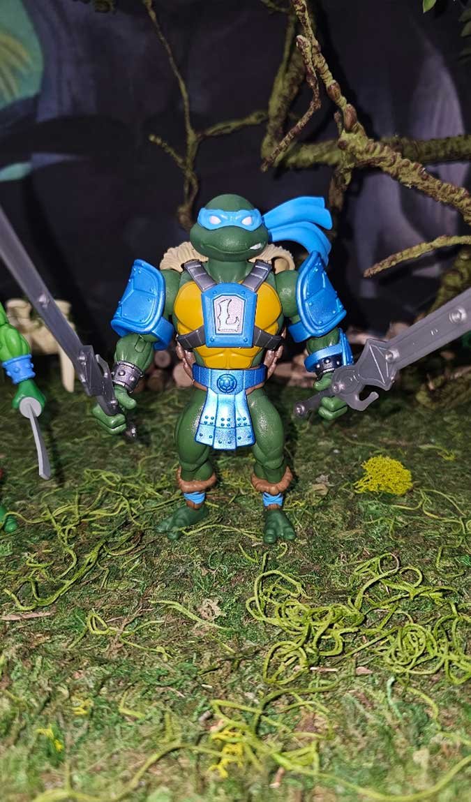 Leonardo-Turtles-of-Grayskull-Holding-Swords-2