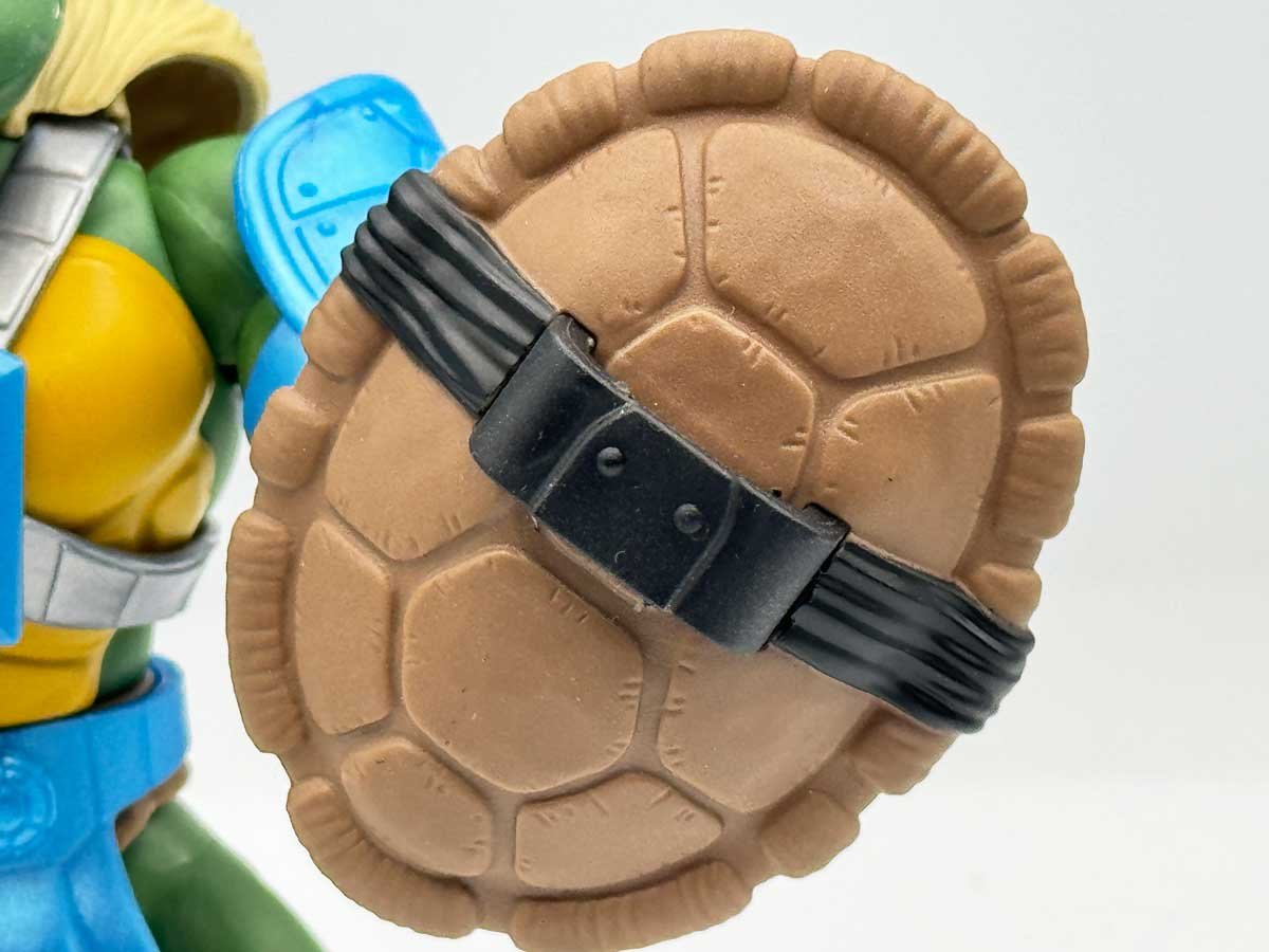 Leonardo-Turtles-of-Grayskull-MOTU-Origins-Crossover-Wave-1-Shield