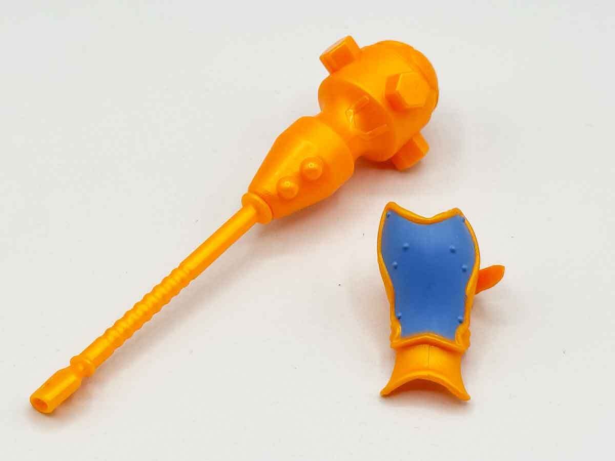 Man-At-Arms-Turtles-of-Grayskull-Review-Accessories