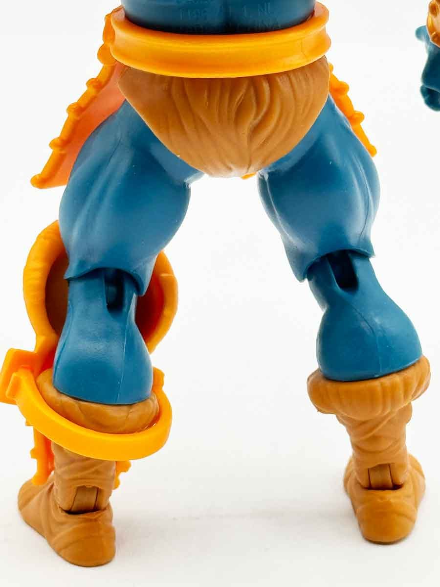 Man-At-Arms-Turtles-of-Grayskull-Review-Legs-Back