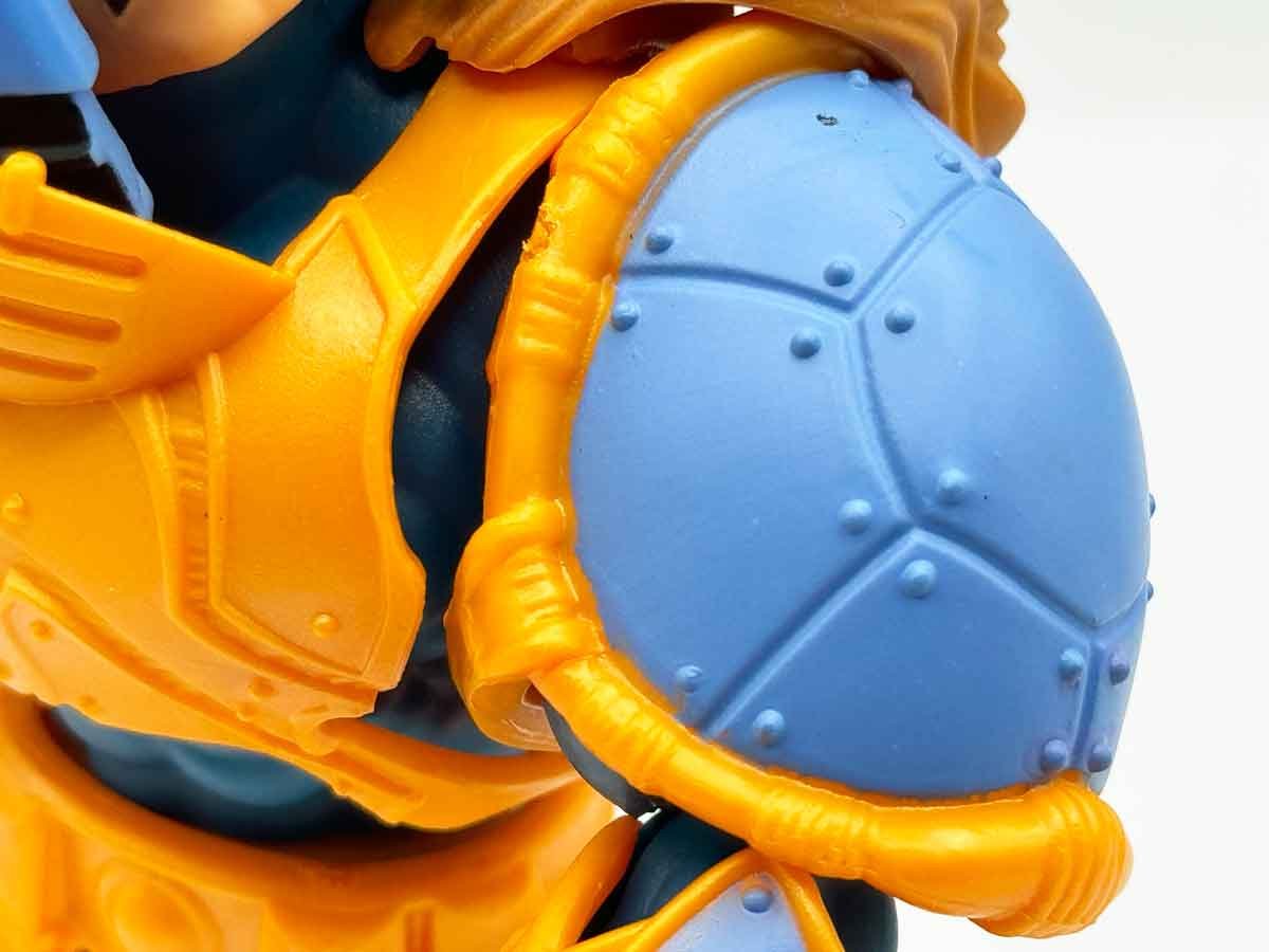 Man-At-Arms-Turtles-of-Grayskull-Review-Shoulder-Armor-2