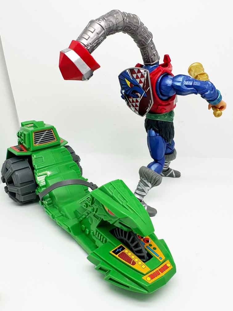 Masterverse-New-Eternia-Mekaneck-action-pose-14
