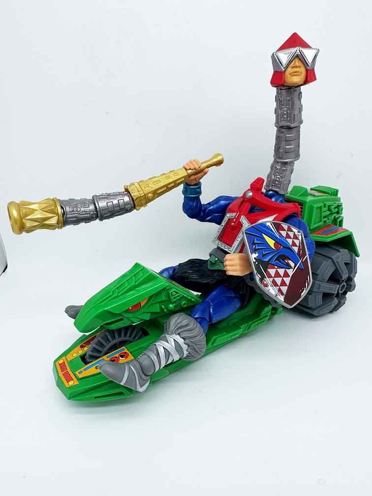 Masterverse-New-Eternia-Mekaneck-action-pose-2