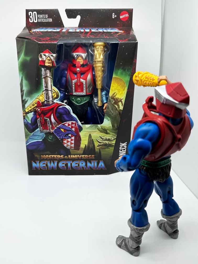 Masterverse-New-Eternia-Mekaneck-package-action-shot