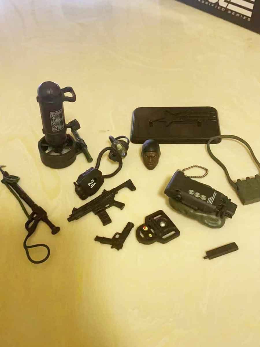 Action-Sailor-Recon-Diver-60th-Anniversary-GI-Joe-Classified-Series-Accessories