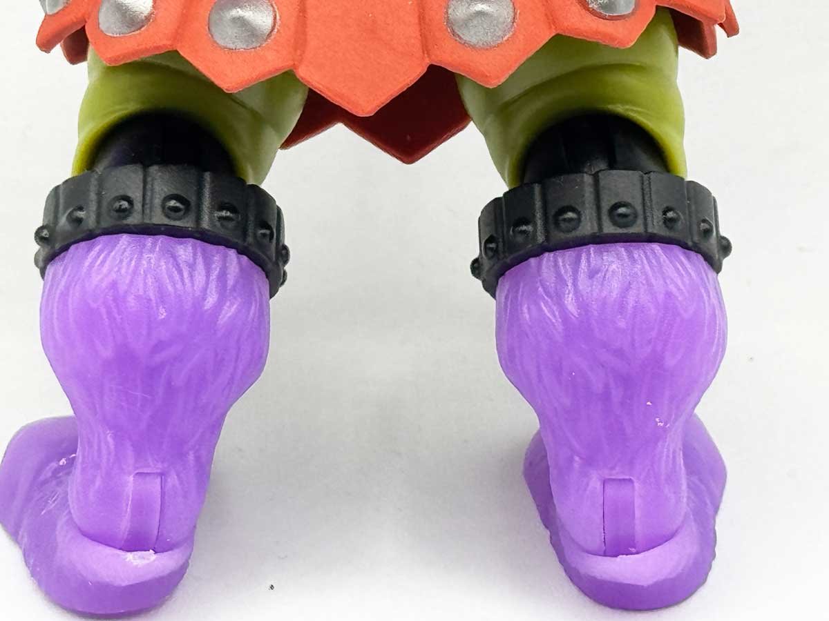 Mutated-Ram-Man-Turtles-of-Grayskull-Wave-2-Review-Lower-Body-Leg-Joints