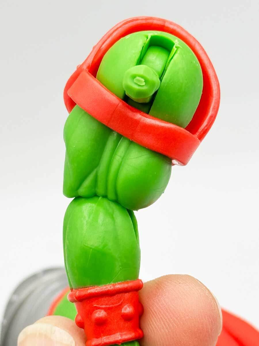 Raphael-Turtles-of-Grayskull-Wave-2-Review-Left-Shoulder-Armor-2