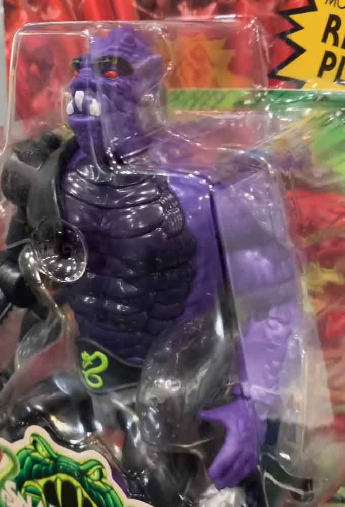 MOTU-Origins-Terroar-in-hand-3