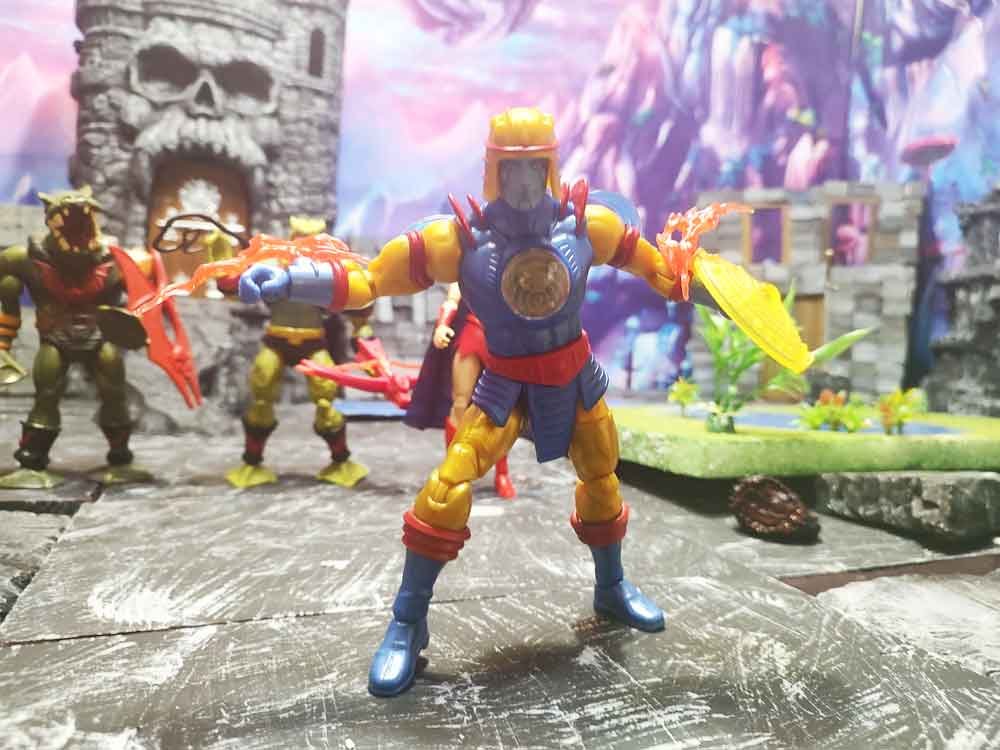 Masterverse-Sy-Klone-In-Hand-1