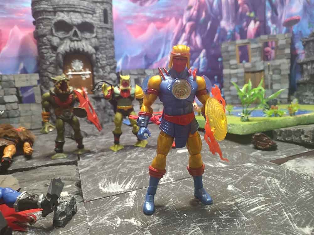 Masterverse-Sy-Klone-In-Hand-2