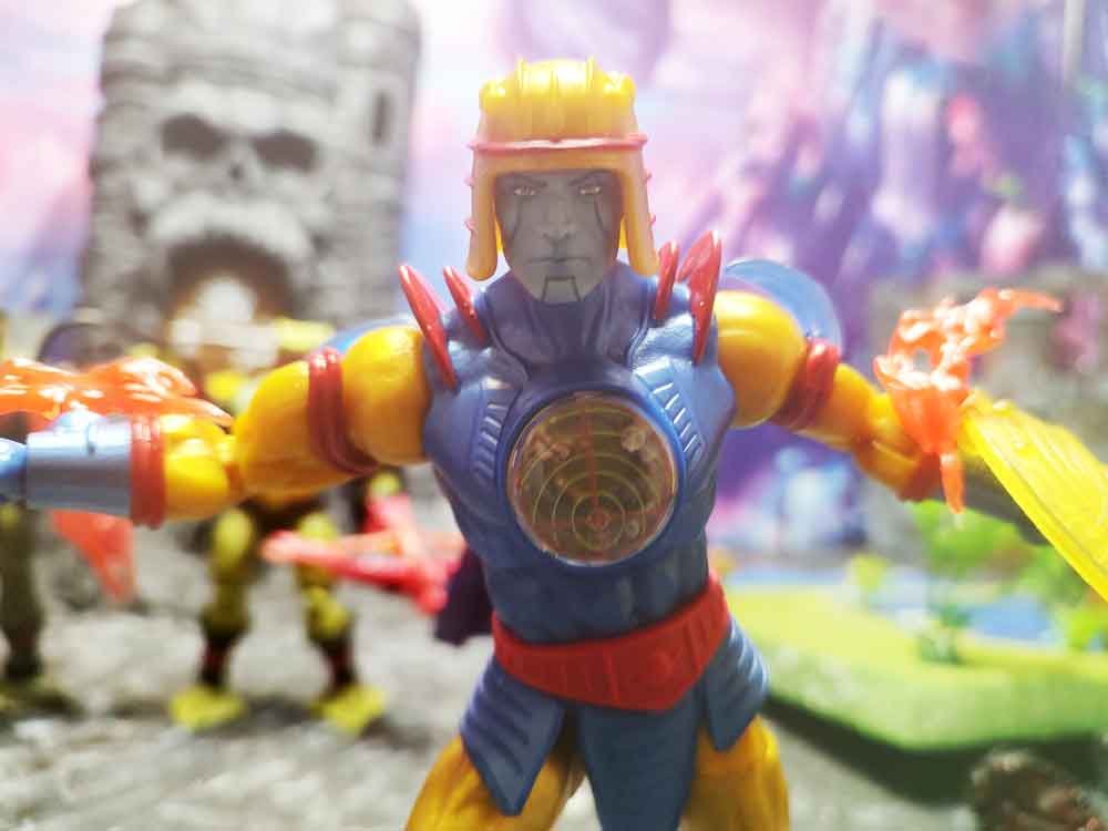 Masterverse-Sy-Klone-In-Hand-4