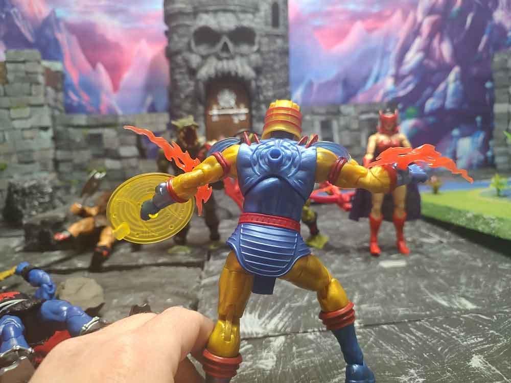 Masterverse-Sy-Klone-In-Hand-5