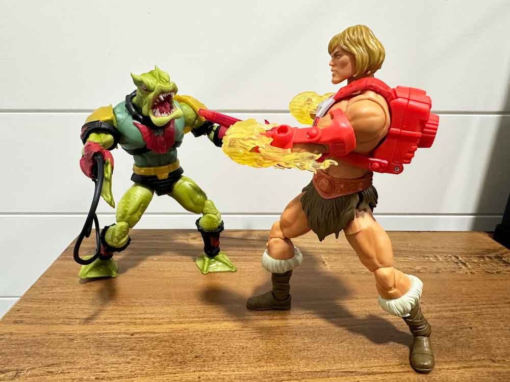 New-Eternia-Thunder-Punch-He-Man-&-Leech-action-Masterverse-pose-2-IH