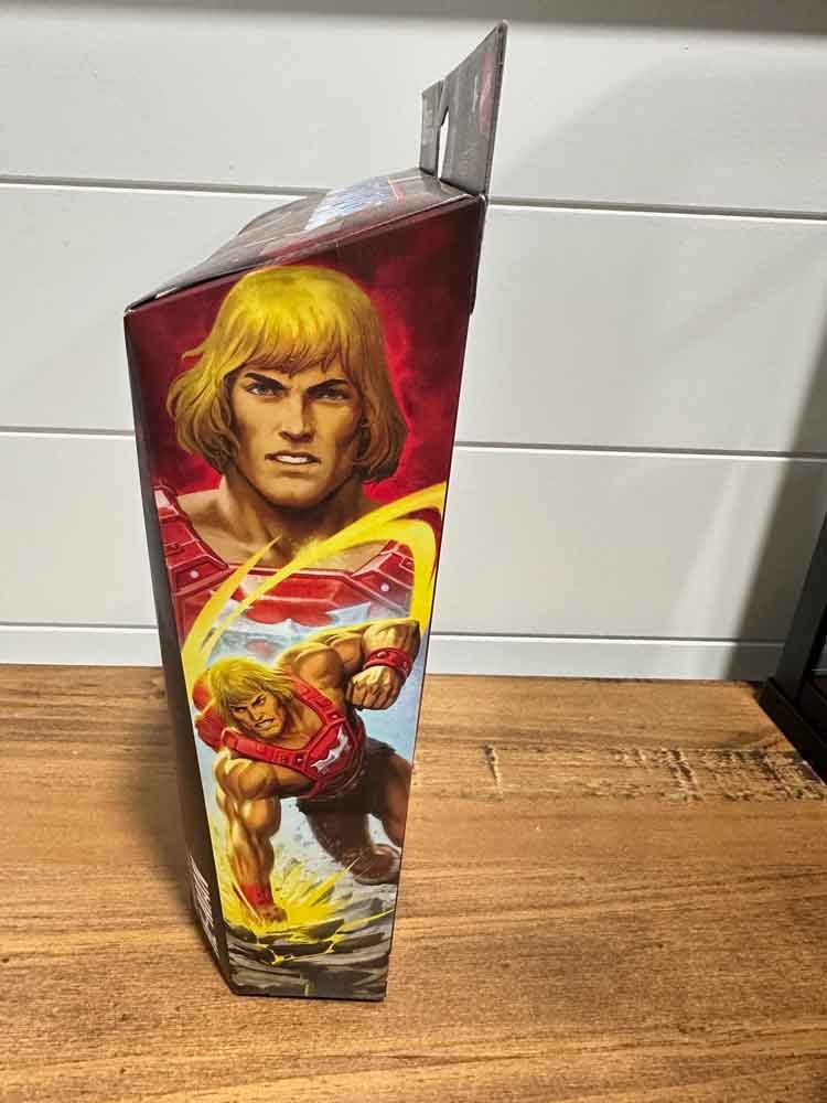 New-Eternia-Thunder-Punch-He-Man-Masterverse-package-left-IH