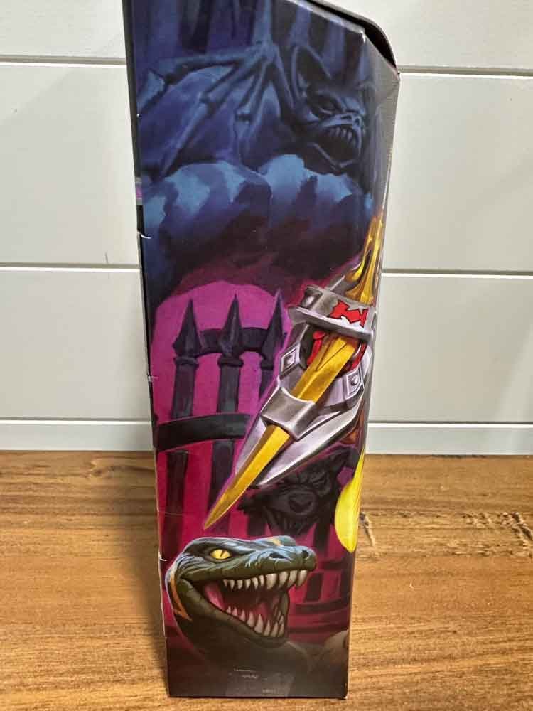 New-Eternia-Thunder-Punch-He-Man-Masterverse-package-right-IH