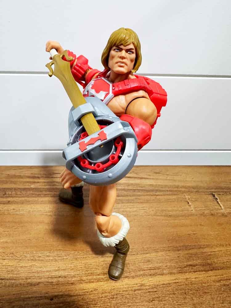 New-Eternia-Thunder-Punch-He-Man-action-Masterverse--pose-3-IH