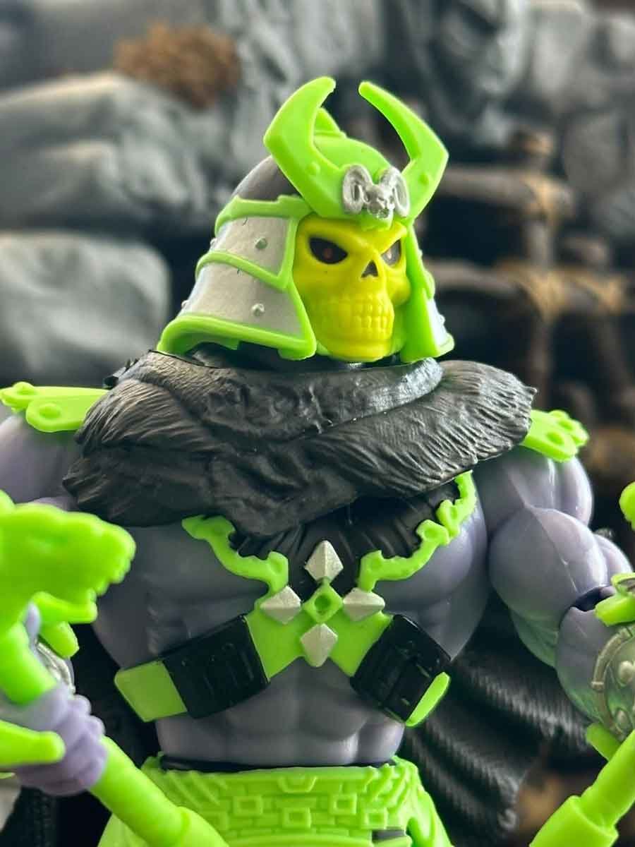 Skeletor-Turtles-of-Grayskull-Wave-3-In-Hand-Image-2