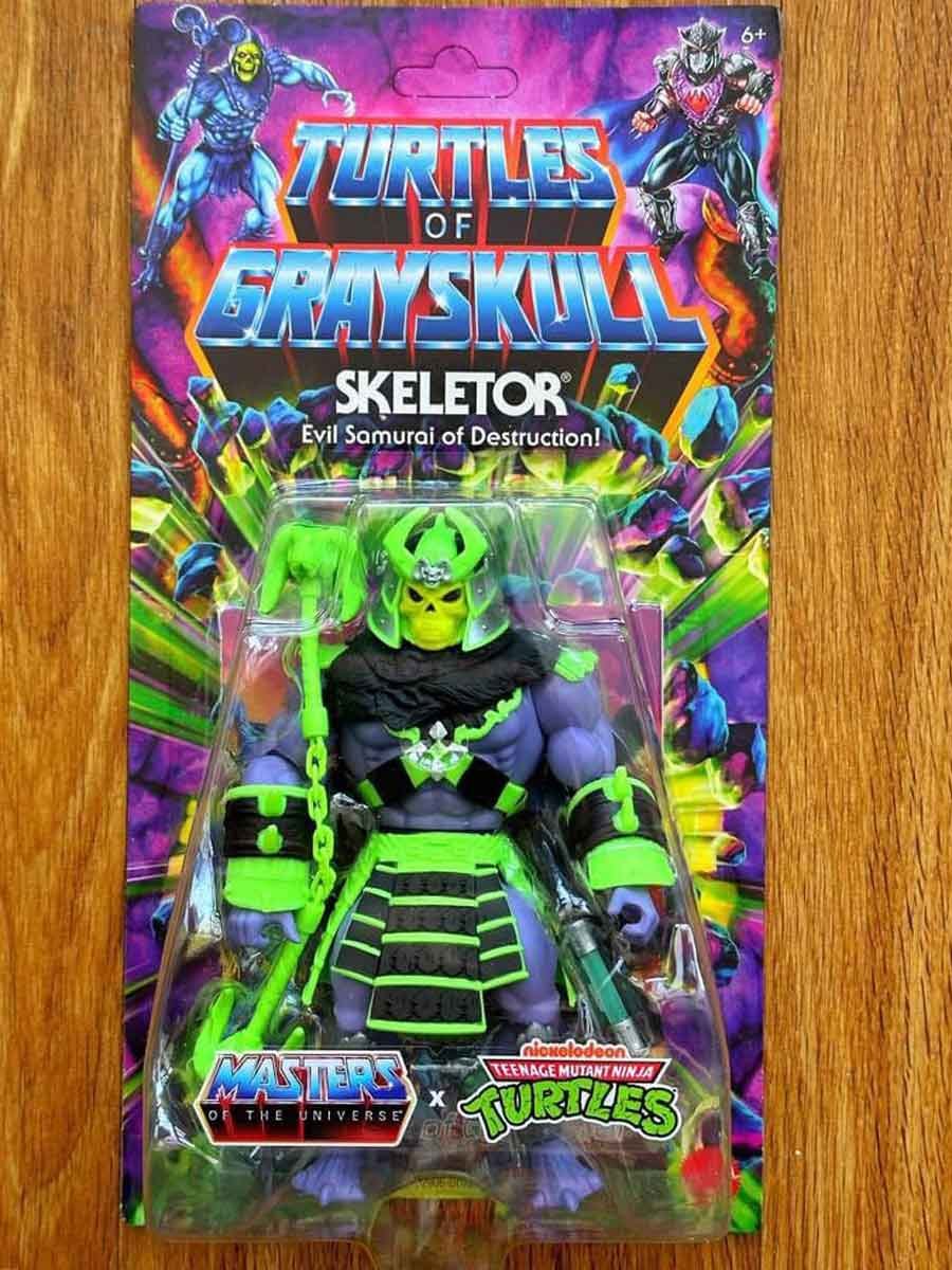 Skeletor-Turtles-of-Grayskull-Wave-3-In-Hand-Image-3