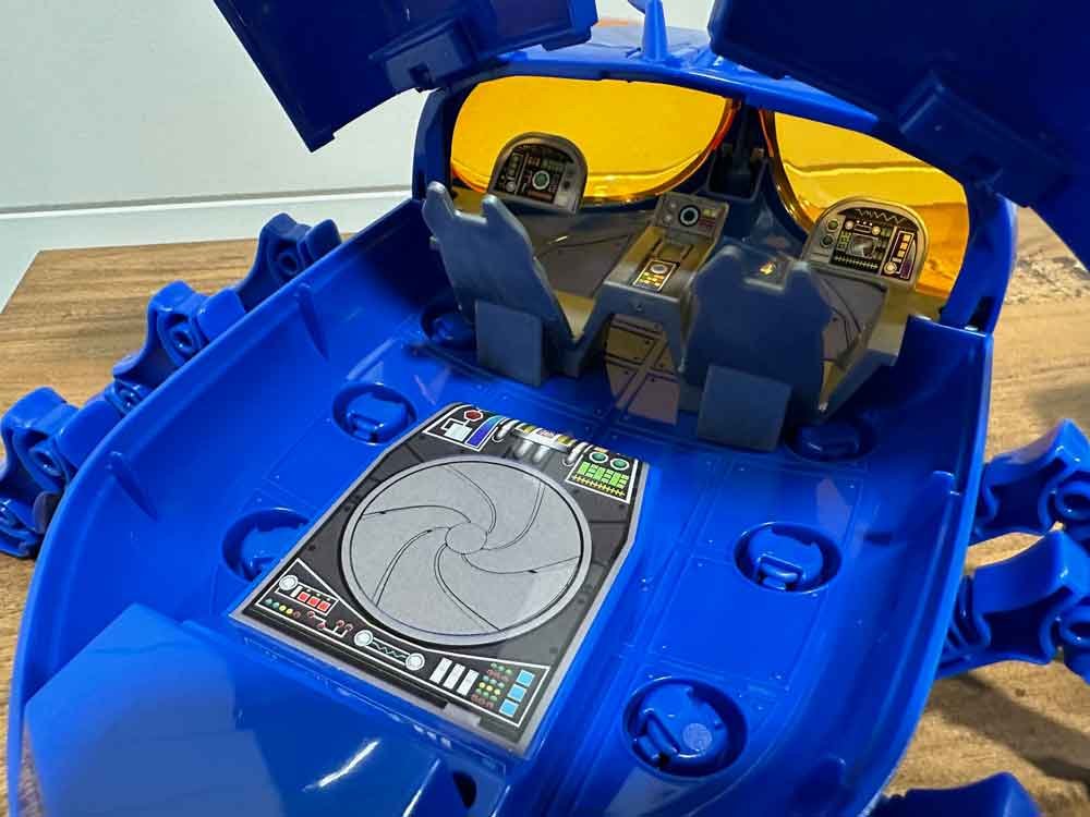 McFarlane-Super-Powers-Wave-7-Bug-Ship-6