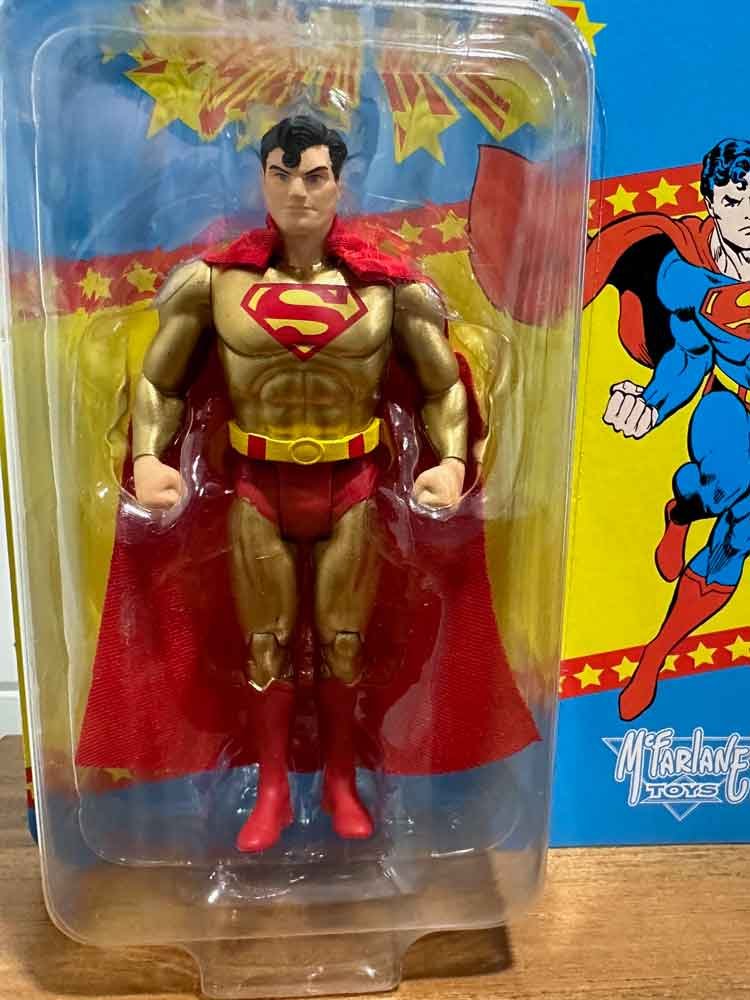McFarlane-Super-Powers-Wave-7-Gold-Superman-package-front-2