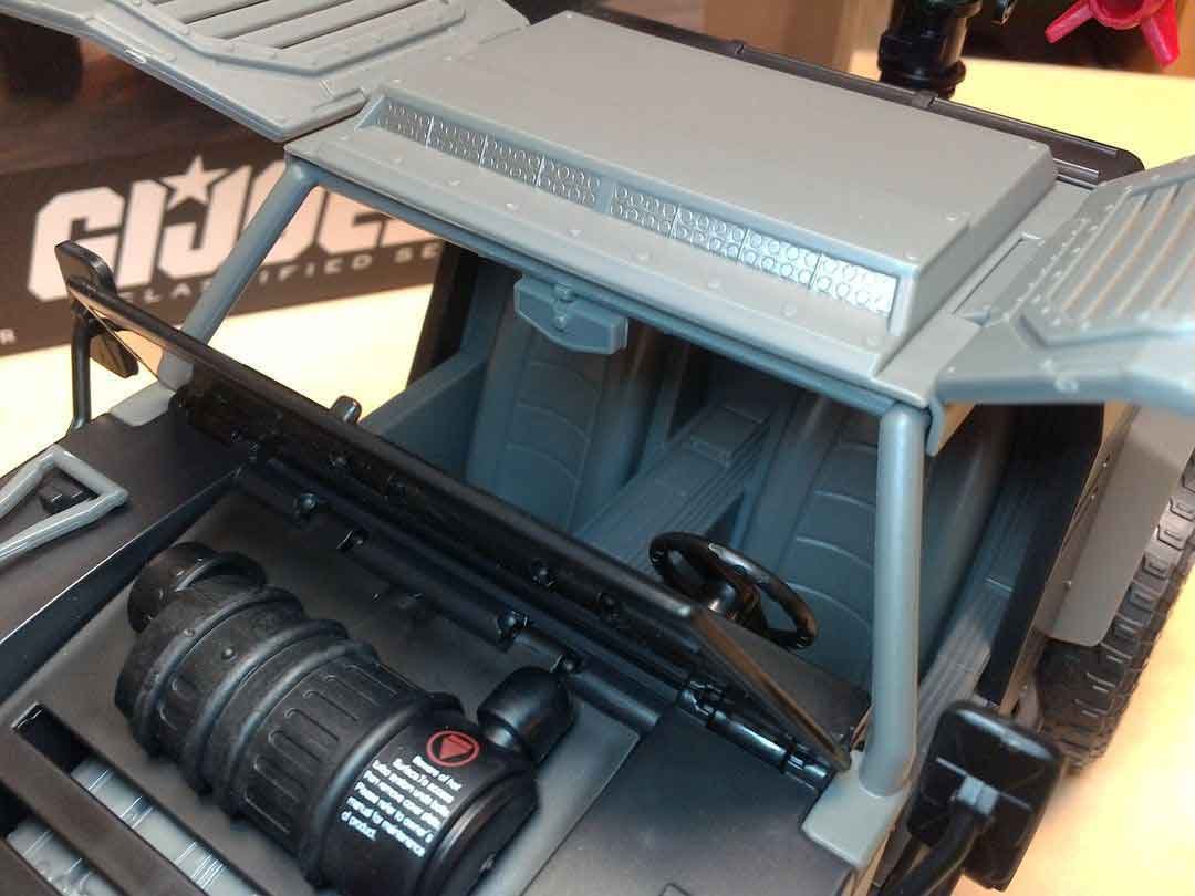 Cobra-Stinger-Classified-Series-In-Hand-9