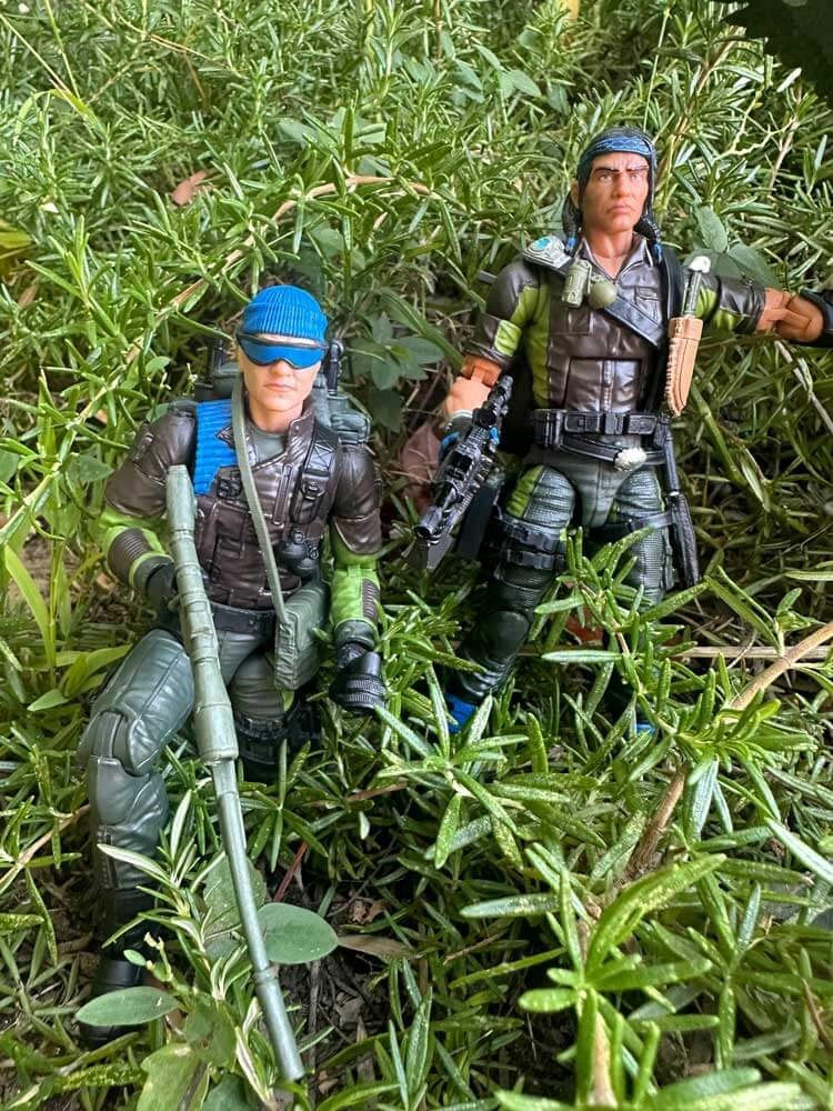 GI-Joe-Classified-Series-Mad-Marauders-Low-Light,-Spirit-Iron-Knife-&-Niyol-IH-action-pose-8