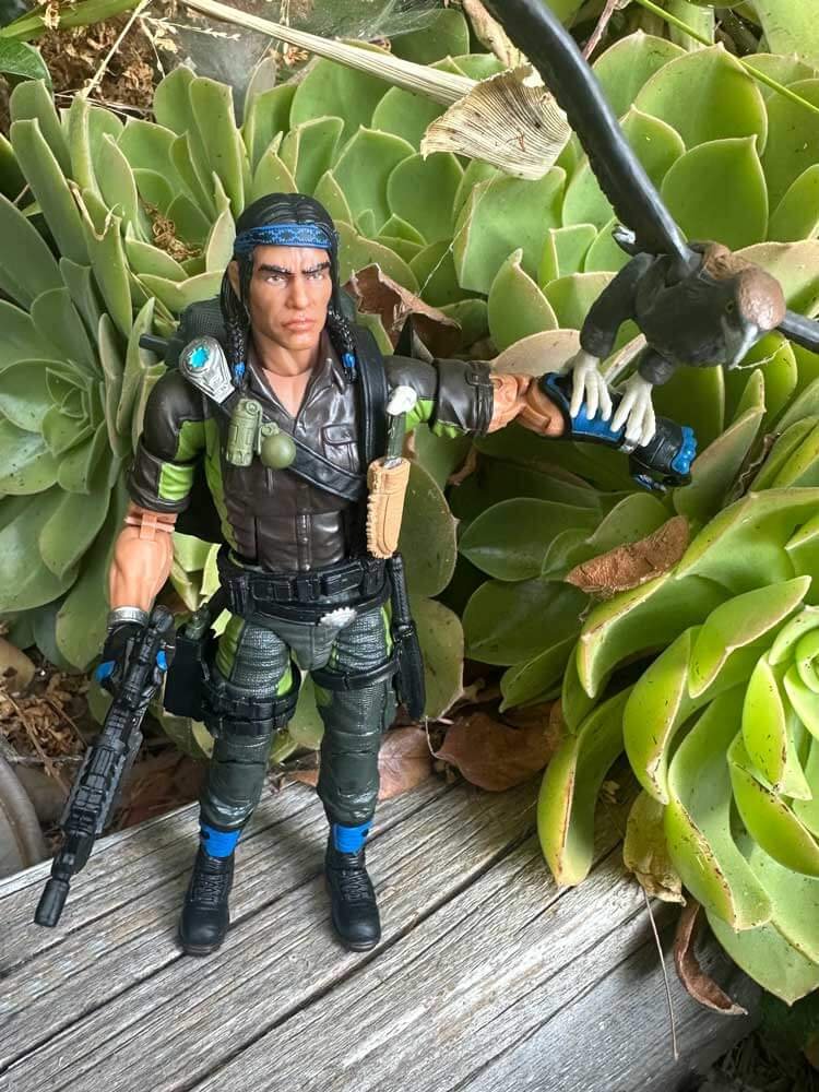 GI-Joe-Classified-Series-Mad-Marauders-Spirit-Iron-Knife-&-Niyol-IH-action-pose-3