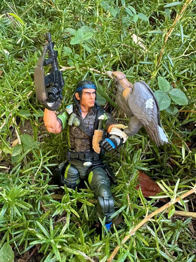 GI-Joe-Classified-Series-Mad-Marauders-Spirit-Iron-Knife-&-Niyol-IH-action-pose-4