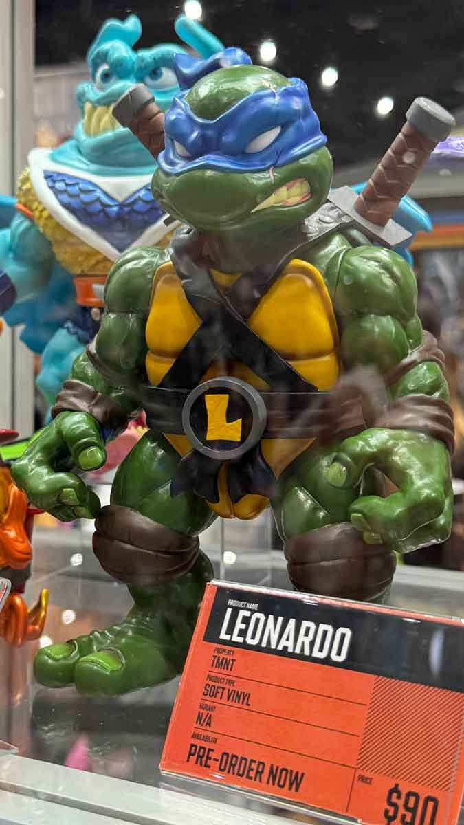 Leonardo-Mondo-Soft-Vinyl-TMNT-SDCC-2024-Booth-1