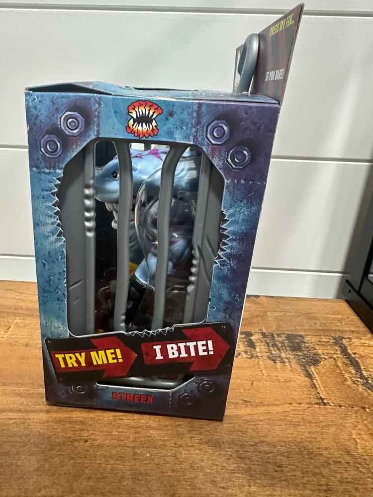 Street-Sharks-Wave-2-In-Hand-Images-Streex-Package-left