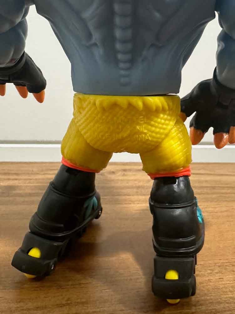 Street-Sharks-Wave-2-In-Hand-Images-Streex-action-pose-close-1