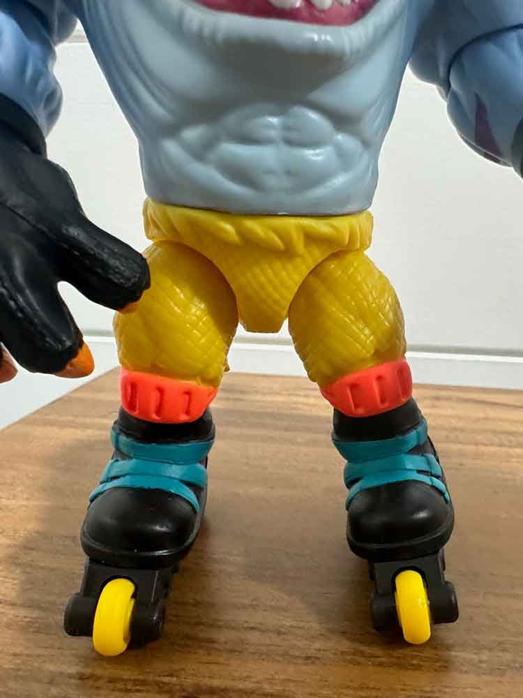 Street-Sharks-Wave-2-In-Hand-Images-Streex-action-pose-close-2