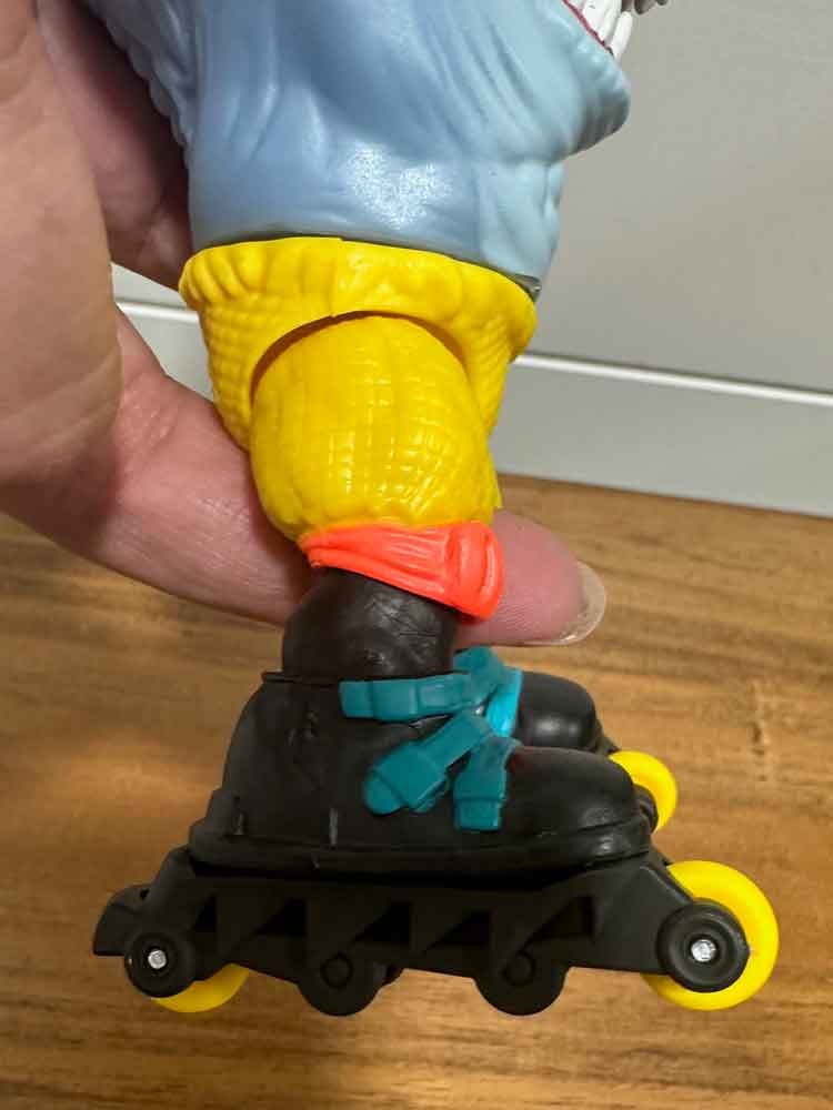 Street-Sharks-Wave-2-In-Hand-Images-Streex-action-pose-close-3