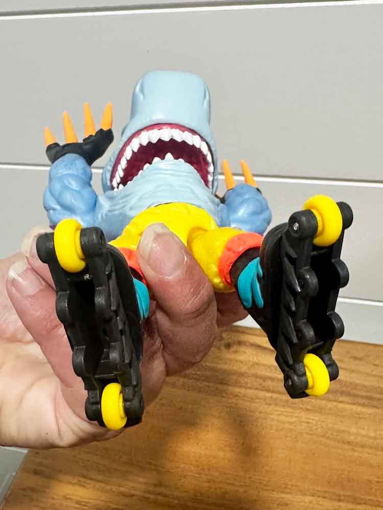 Street-Sharks-Wave-2-In-Hand-Images-Streex-action-pose-close-4