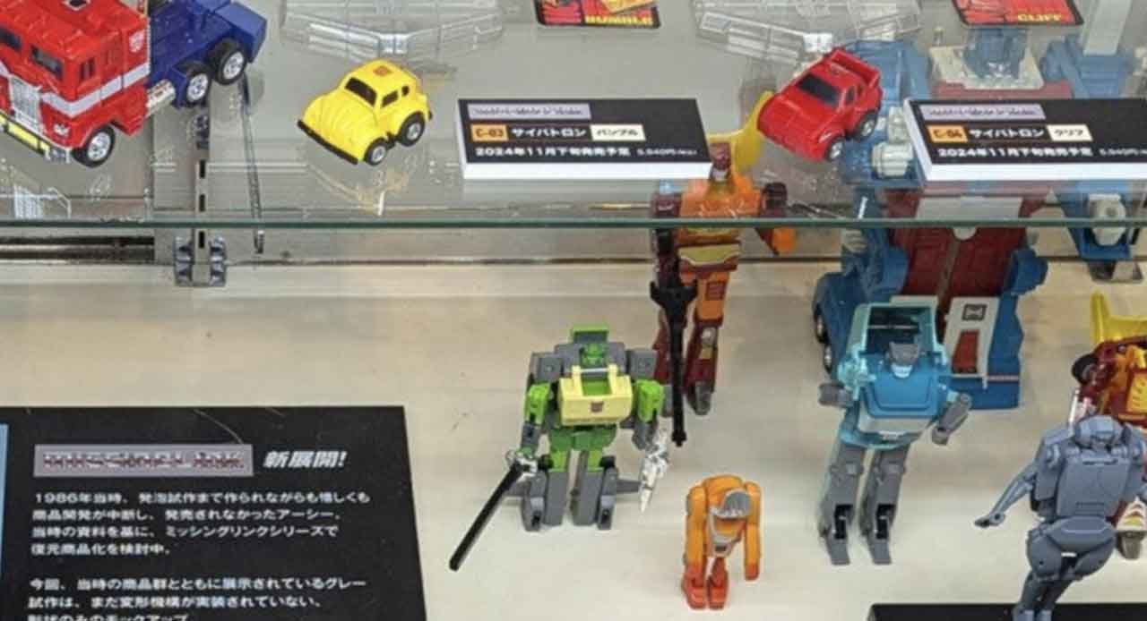 Bumblebee-CliffJumper-Takara-Tomy-TF40-Expo-Transformers-Missing-Link-Booth-Reveal-1