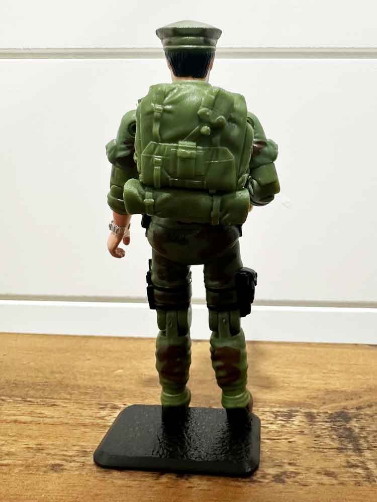 GI-Joe-Transformer-Kup-Triple-T-Leatheneck-rear-1-IH