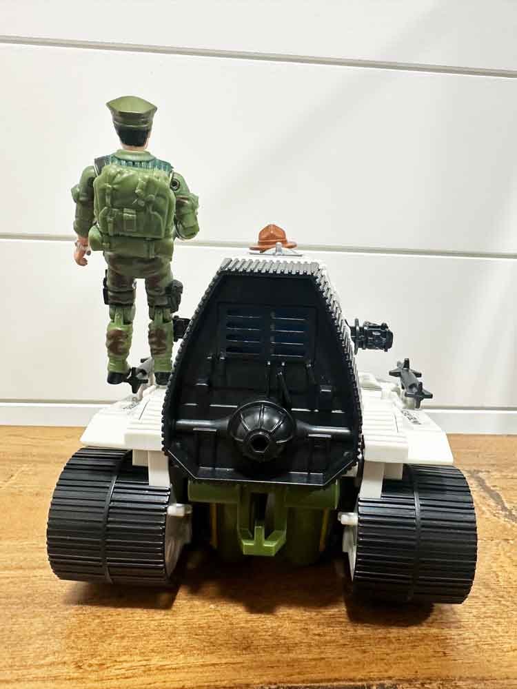 GI-Joe-Transformer-Kup-Triple-T-action-pose-9