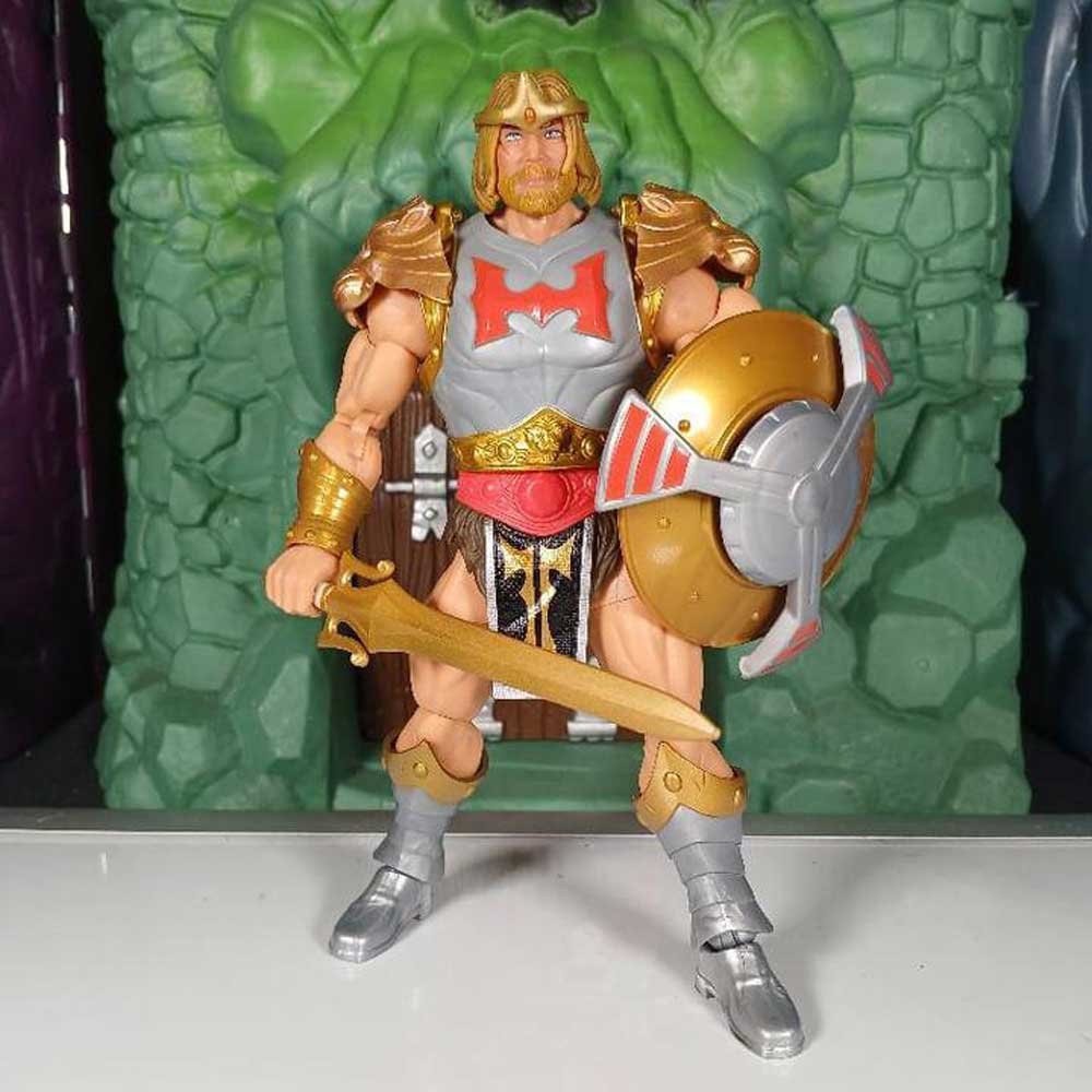 New-Eternia-Flying-Fist-He-Man-Masterverse-In-Hand-2