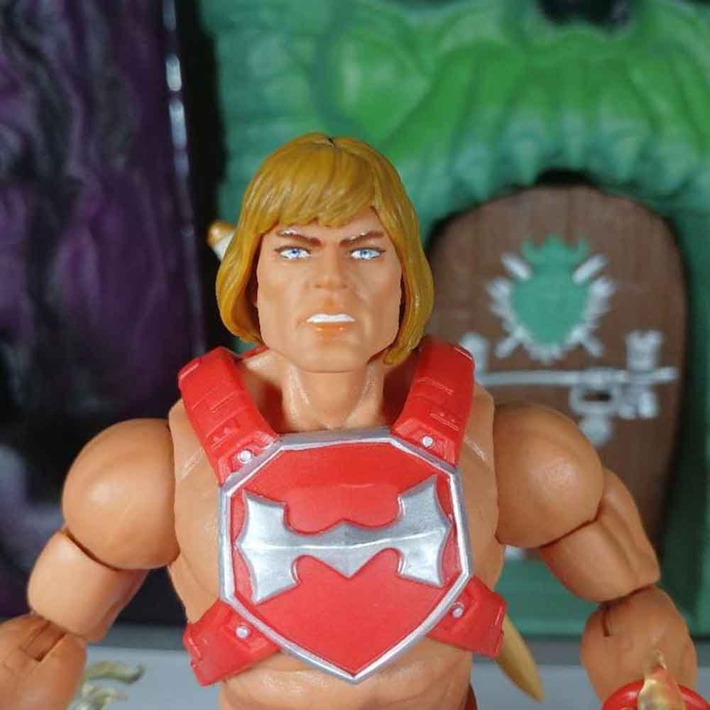 New-Eternia-Thunderpunch-He-Man-Masterverse-In-Hand-1