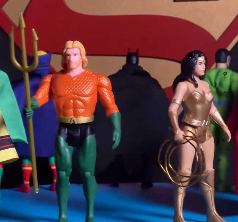 Super-Powers-wave-9-In-Hand-Images-Gold-Aquaman-1