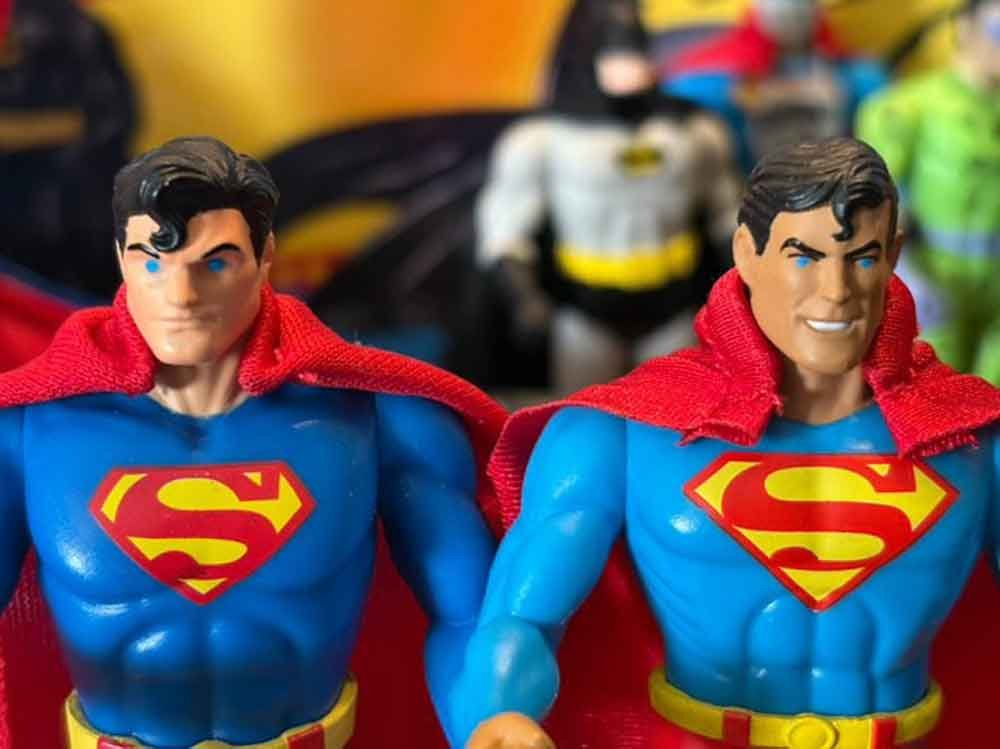 Super-Powers-wave-9-In-Hand-Images-Superman-v1-V2-close