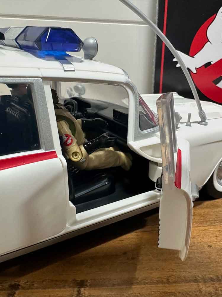 Ghostbusters-1986-Plasma-Series-Ecto-1-9