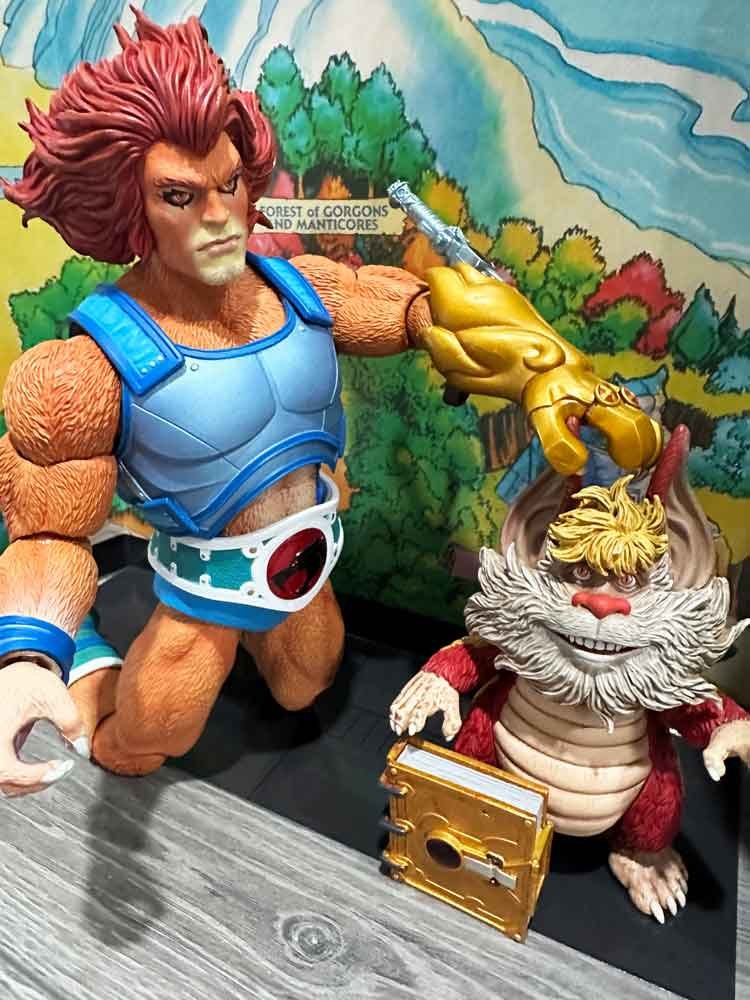 Mondo-ThunderCats-Lion-O-Deluxe-action-pose-8-IH