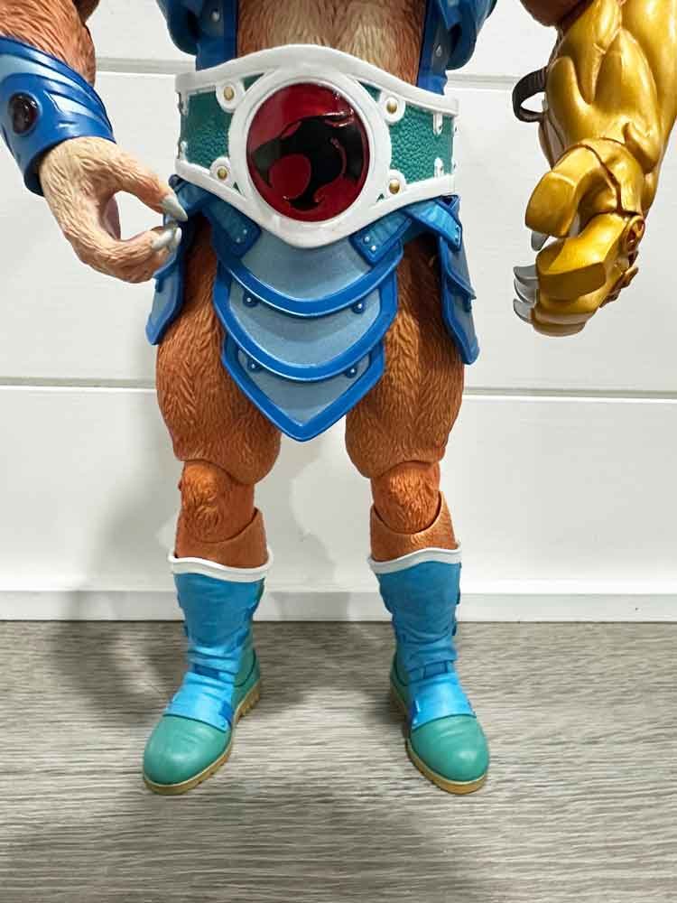 Mondo-ThunderCats-Lion-O-Deluxe-legs-front-IH