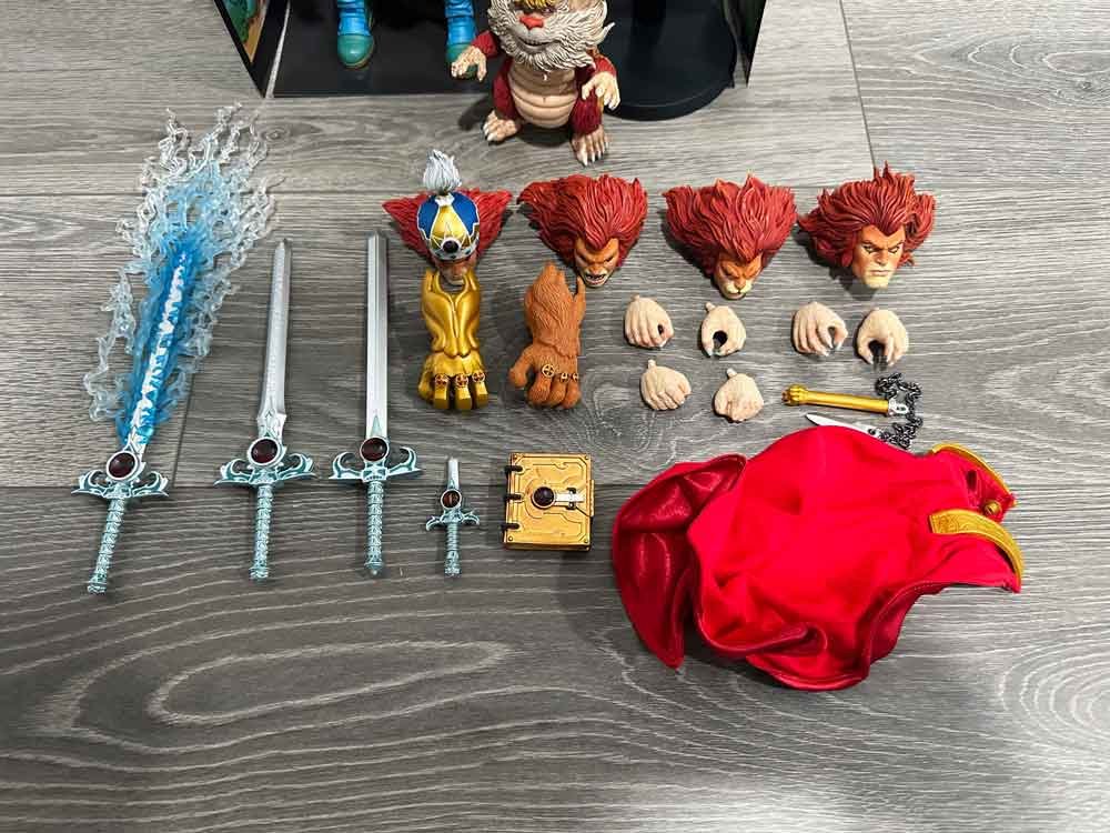 Mondo-ThunderCats-Lion-O-Deluxe-pack-out-2-IH