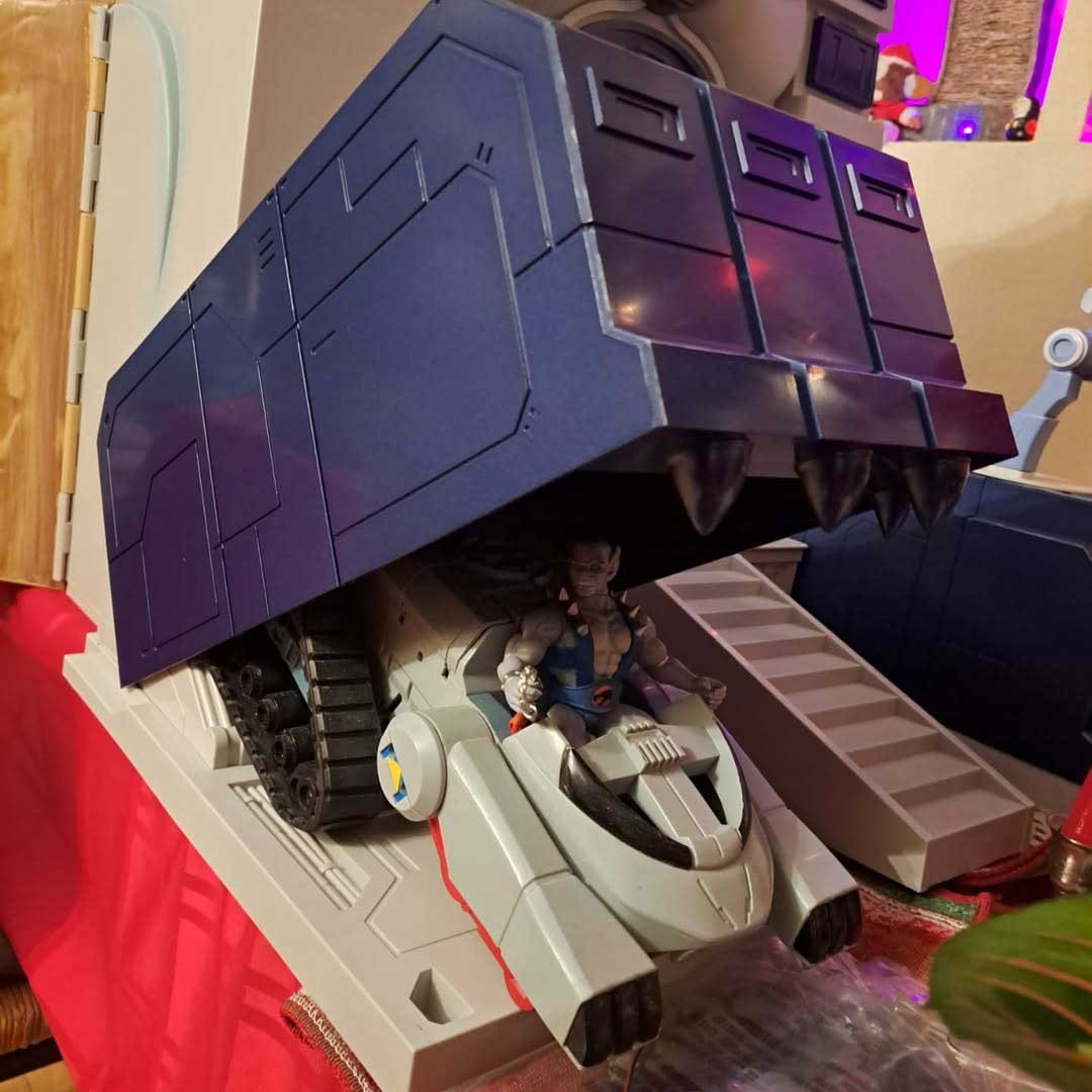 Super7-Ultimates-Cats-Lair-Vintage-tank