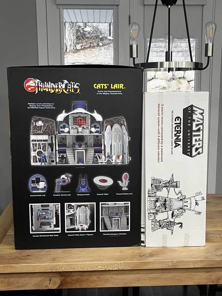 Super7-Ultimates-Cats-Lair-box-comparisons