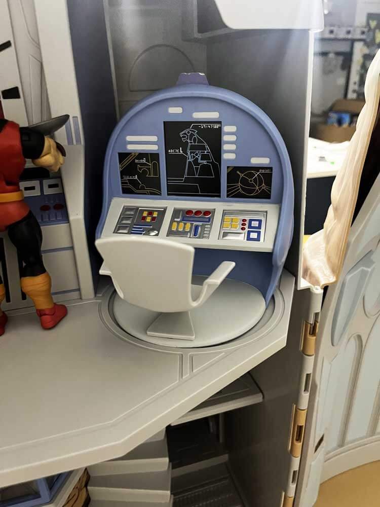 Super7-Ultimates-Cats-Lair-computer-console-right