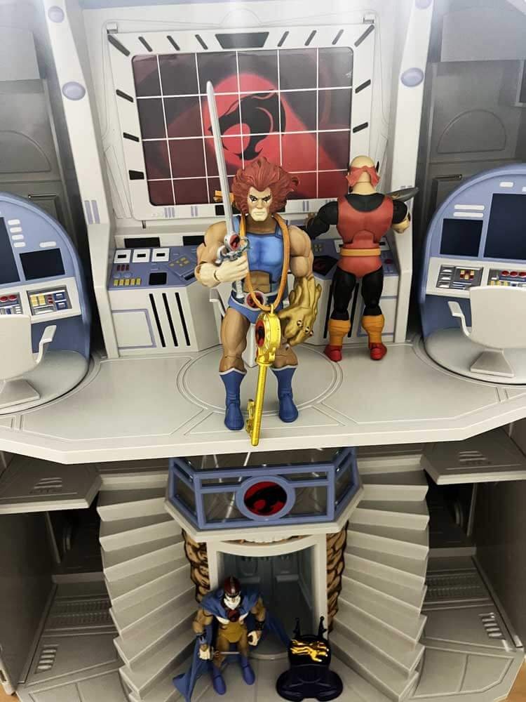 Super7-Ultimates-Cats-Lair-computer-console-with-figures